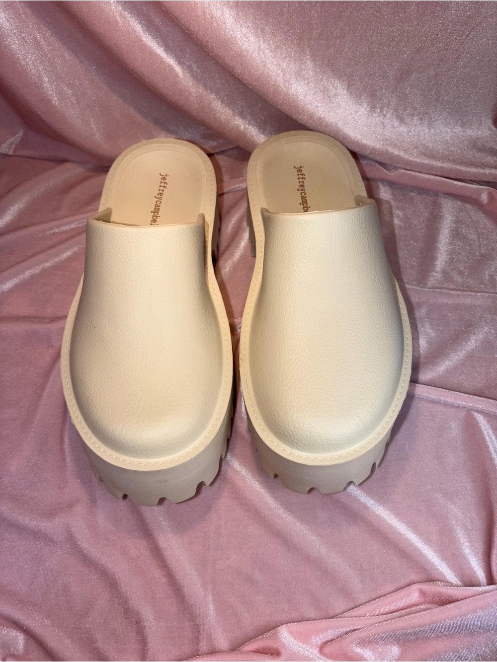 NWOT Jeffrey Campbell Cream Clogge | Size 9